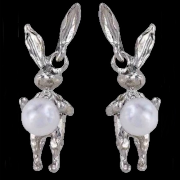 Pearl Bunny Belly Rabbit Hare Abstract Irregular Hinged Ear Swinging Moving Stud - Picture 1 of 11